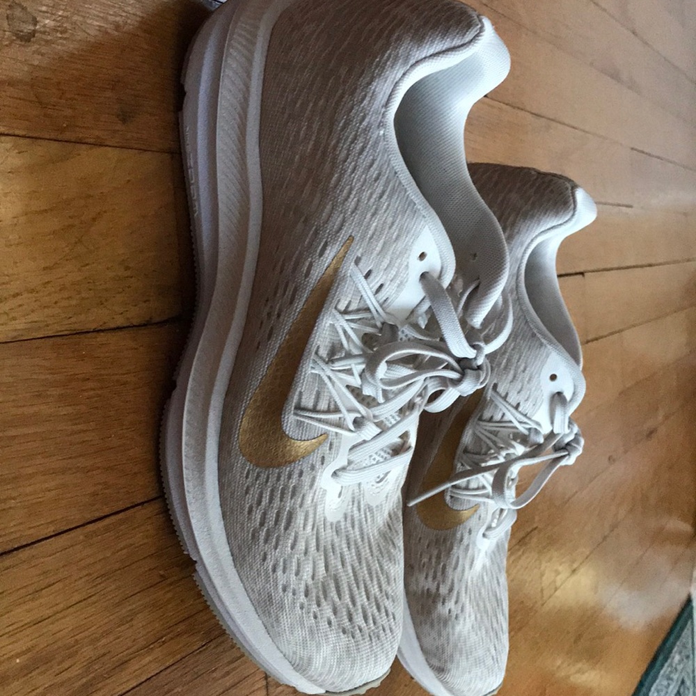 Nike Zoom Sneakers - Picture 2 of 4